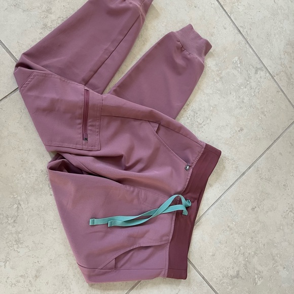 Figs XXS Petite joggers! NWT - Picture 2 of 3